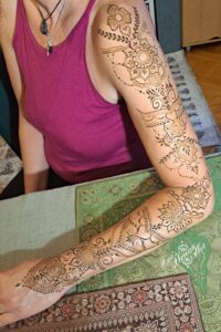 Začasni tattoo - henna - poslikava s kano - hand sleeve - rokav