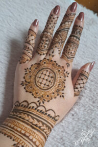 Poslikava s kano - henna art - bold elegant