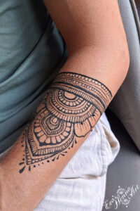 Začasni tattoo na roki za moške. Eva's Henna Art Ljubljana