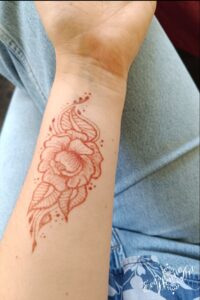 Poslikava s kano - vrtnica na zapestju